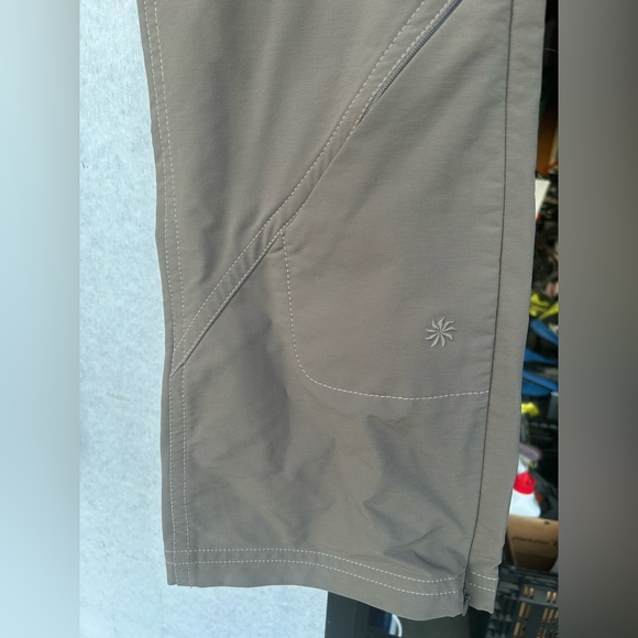 ATHLETA Pants Womens 8P Gray Tech Dipper Nylon Low Rise Flare Leg Zip Pocket - Picture 9 of 9
